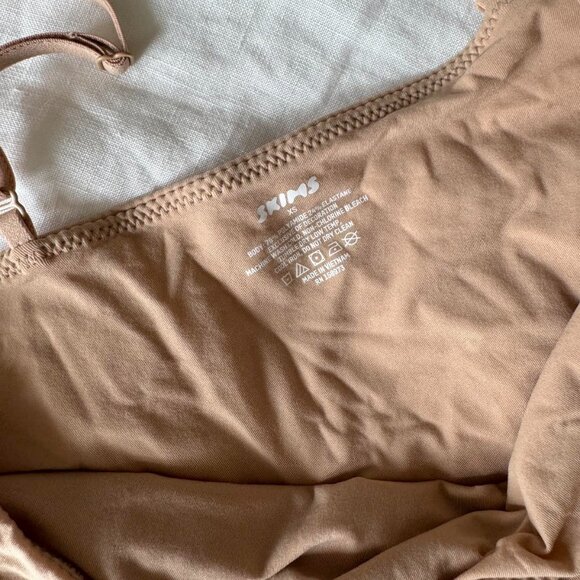 Skims Fits Everybody Cami Bodysuit Clay XS - Picture 3 of 3